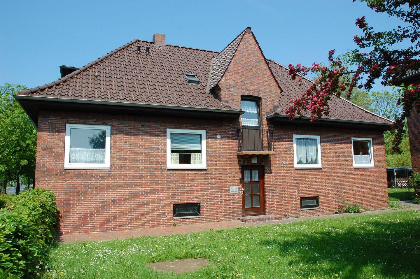 Geräumige und helle Dachgeschosswohnung sucht Nachmieter!, 26386 Wilhelmshaven