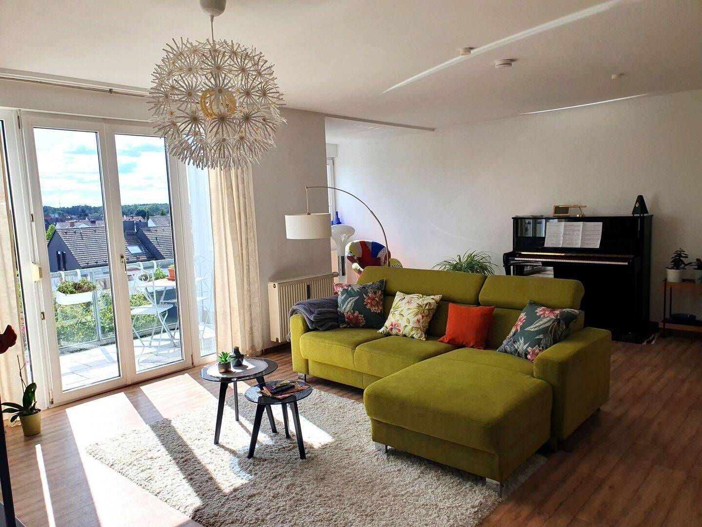 Freundliche 3-Zimmer-Dachgeschosswohnung mit wunderschönem Ausblick über Kornburg, 90455 Nürnberg