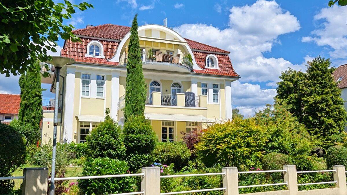 Zukunftsfürsorge in 1A-Lage: Wohnung in Travemünder Villa (Verkauf mit Wohnrecht), 23570 Lübeck (Travemünde)