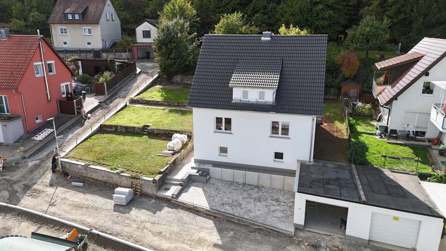 Umfassend modernisiertes Einfamilienhaus mit großem Grundstück und Waldanteil, 97711 Maßbach