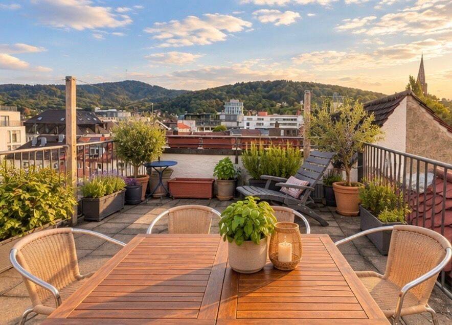 3-Zi DG Wohnung 97qm mit grösserer nutzbaren Wohnfläche in gehobener Ausstattung in Freiburg, 79098 Freiburg im Breisgau (Altstadt Neuburg Oberau)