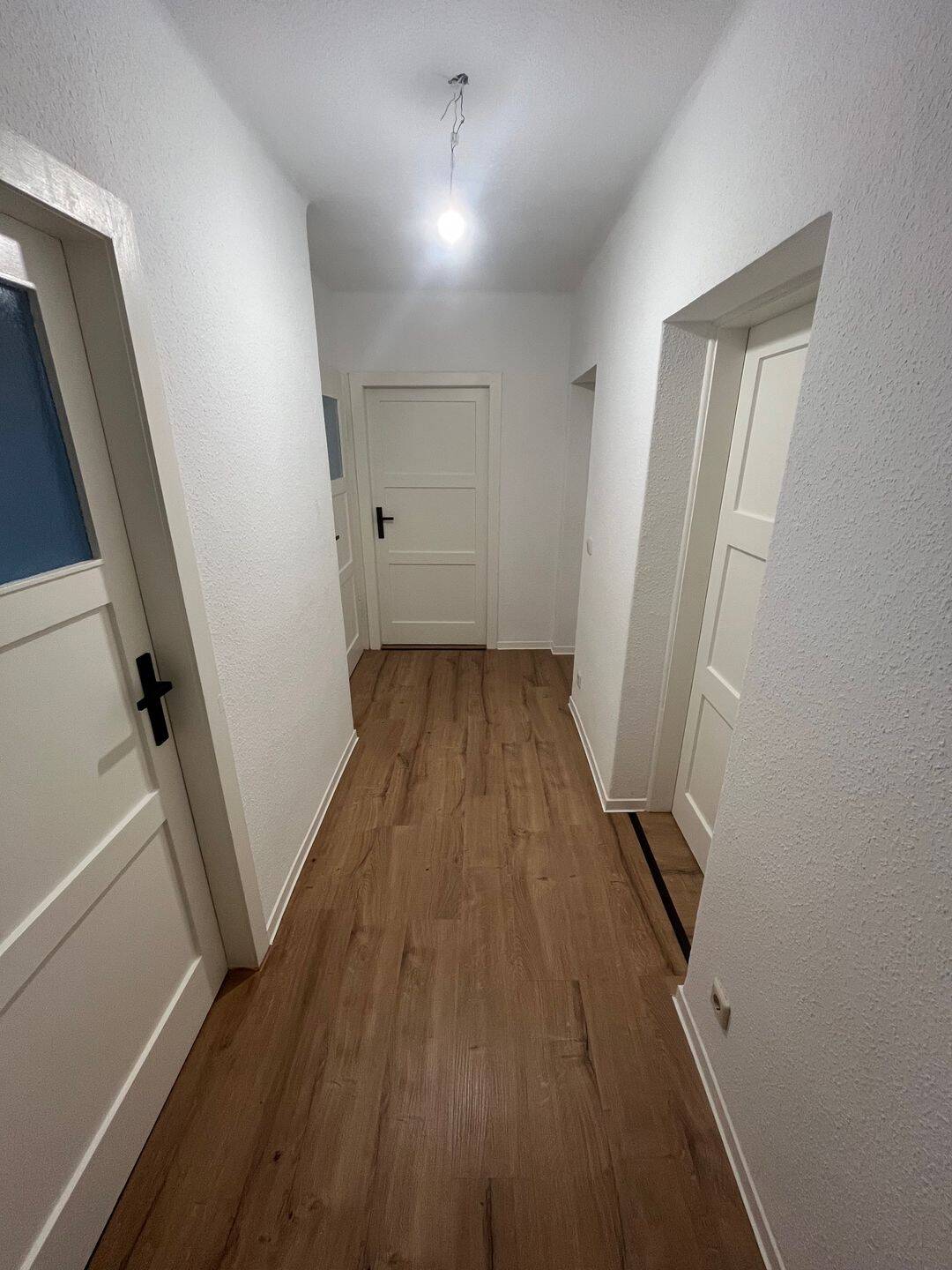 Frisch renovierte 3-Zimmer-Wohnung mit Grünfläche und Stellplatz in Rudolstadt-Schwarza ab sofort bezugsfrei!, 7407 Rudolstadt