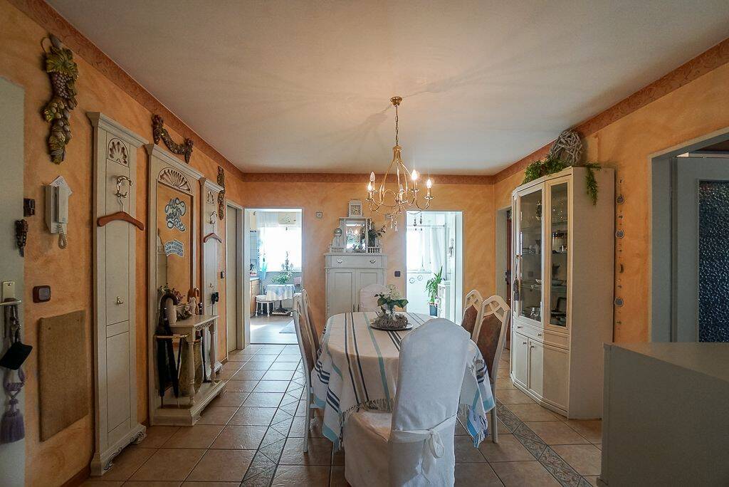 Sehr gepflegte 3,5 Zimmerwohnung im Hochparterre mit Garage & Gartenmitbenutzung in guter Lage, 55299 Nackenheim