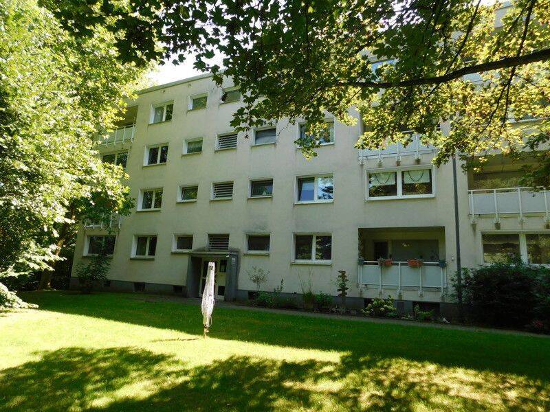 Großes Wohnzimmer, Balkon und Platz für die Familie, was will man mehr !? Vielleicht noch eine Einbauküche, denn diese ist ebenfalls vorhanden!, 44799 Bochum (Altenbochum Querenburg Weitmar Wiemelhausen)