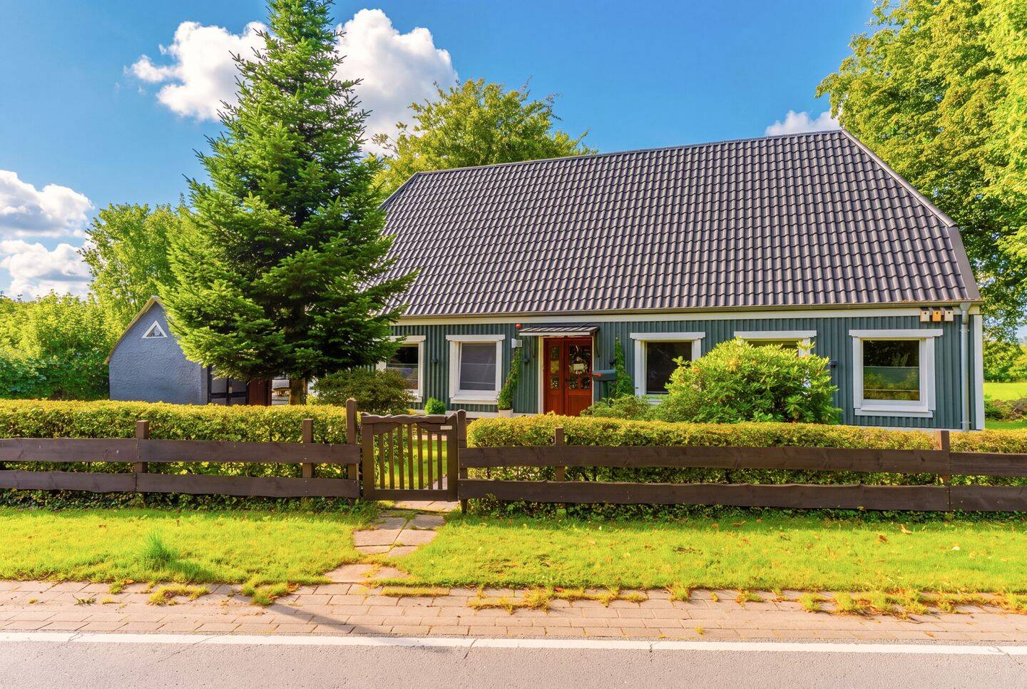 Ein Zuhause mit Geschichte: Charmantes EFH mit Garten und herrlichem Blick ins Grüne in Süderbrarup!, 24392 Süderbrarup