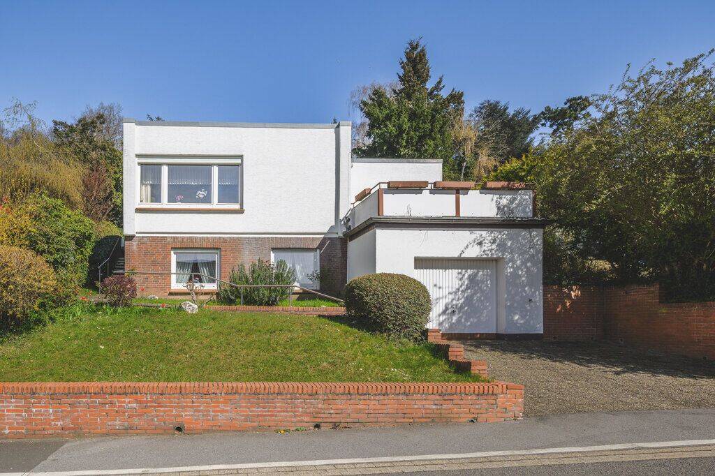 Charmantes Einfamilienhaus in begehrter Lage von Aachen-Haaren, 52080 Aachen