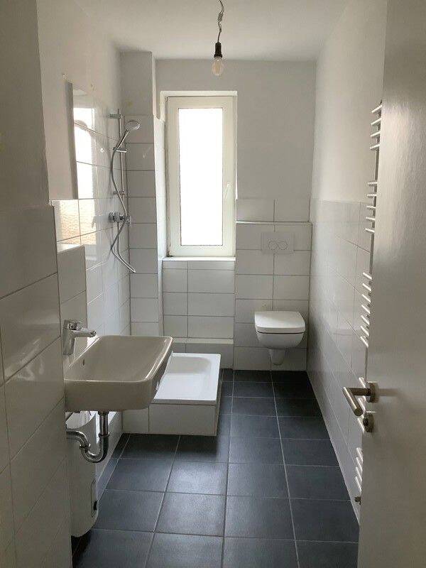 Frisch modernisierte 2-Zimmer-Wohnung mit Balkon!, 22049 Hamburg (Wandsbek Dulsberg)