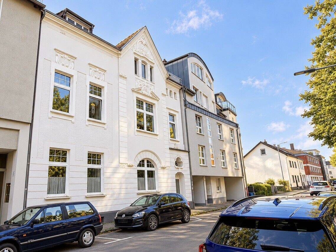 Großzügige 3,5-Zimmer-Wohnung mit Potenzial – Dachgeschossreserve, Garten und Stellplatz optional, 40721 Hilden (Unterbach)