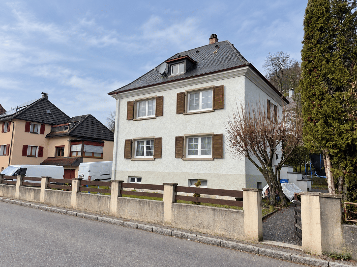 Großzügiges Einfamilienhaus mit Garten und Garage in begehrter Wohnlage von Waldshut, 79761 Waldshut-Tiengen