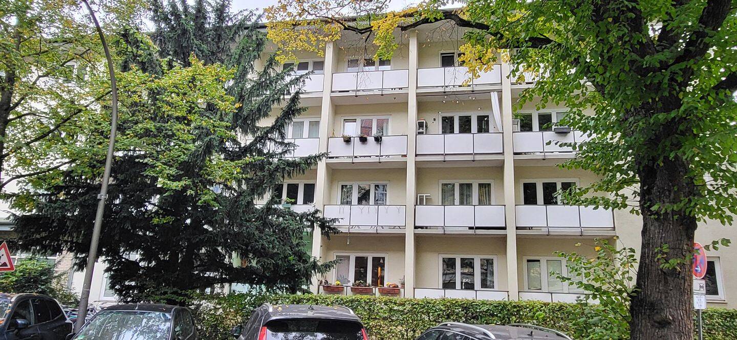 HAMBURG-WINTERHUDE: Komplett saniertes, möbliertes City-Appartement mit Balkon, Wohnen auf Zeit!, 22299 Hamburg (Hamburg-Nord Winterhude)