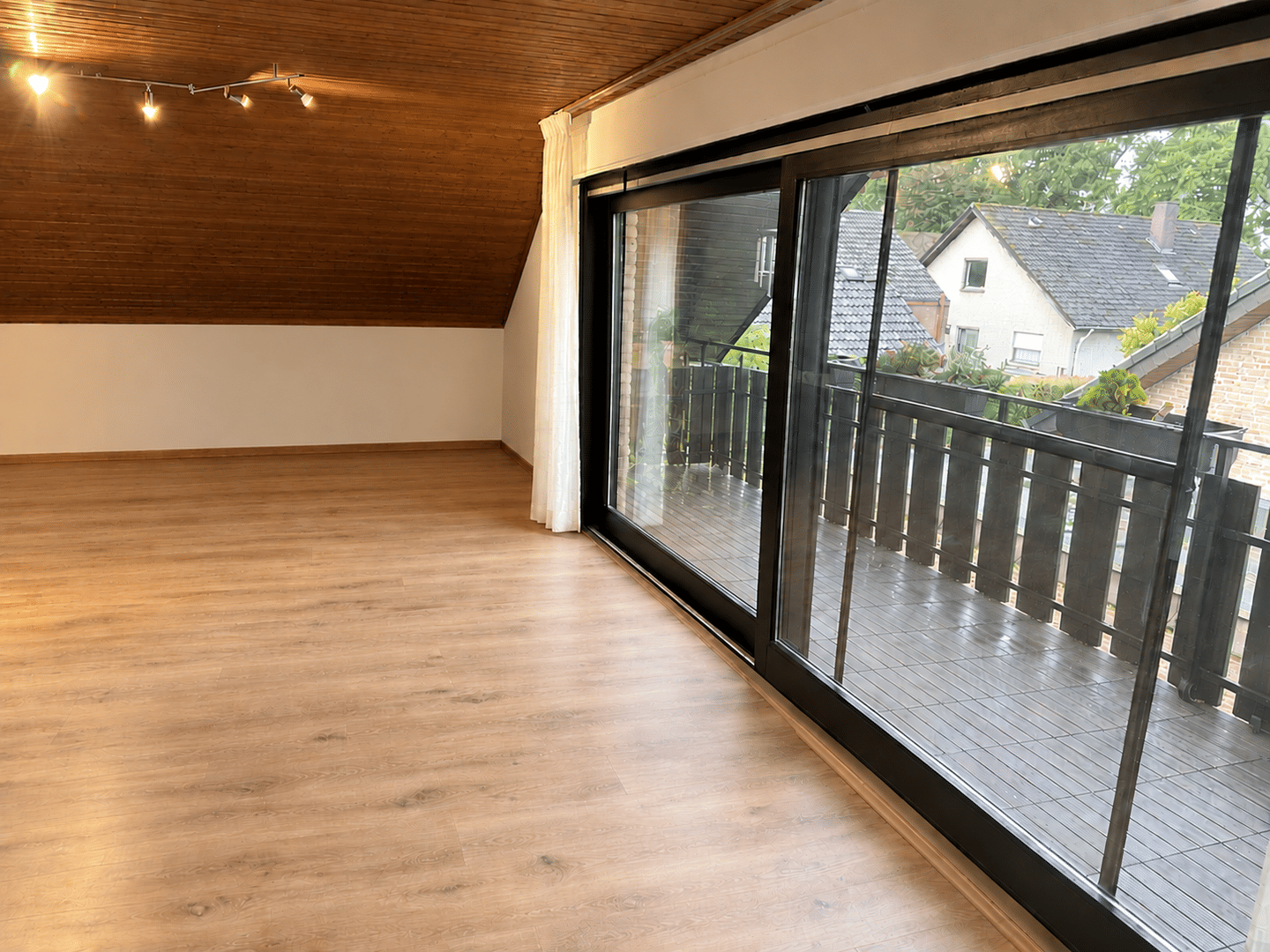 2 Zimmer Dachgeschoss-Wohnung in Gütersloh Avenwedde mit großer Loggia, 33335 Gütersloh