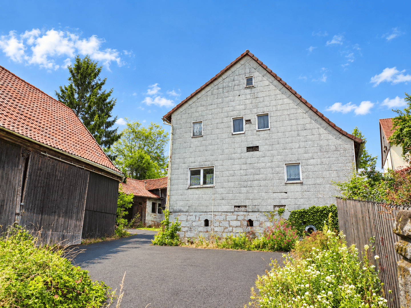 Einfamilienhaus mit Nebengebäuden in Geroda!, 97779 Geroda