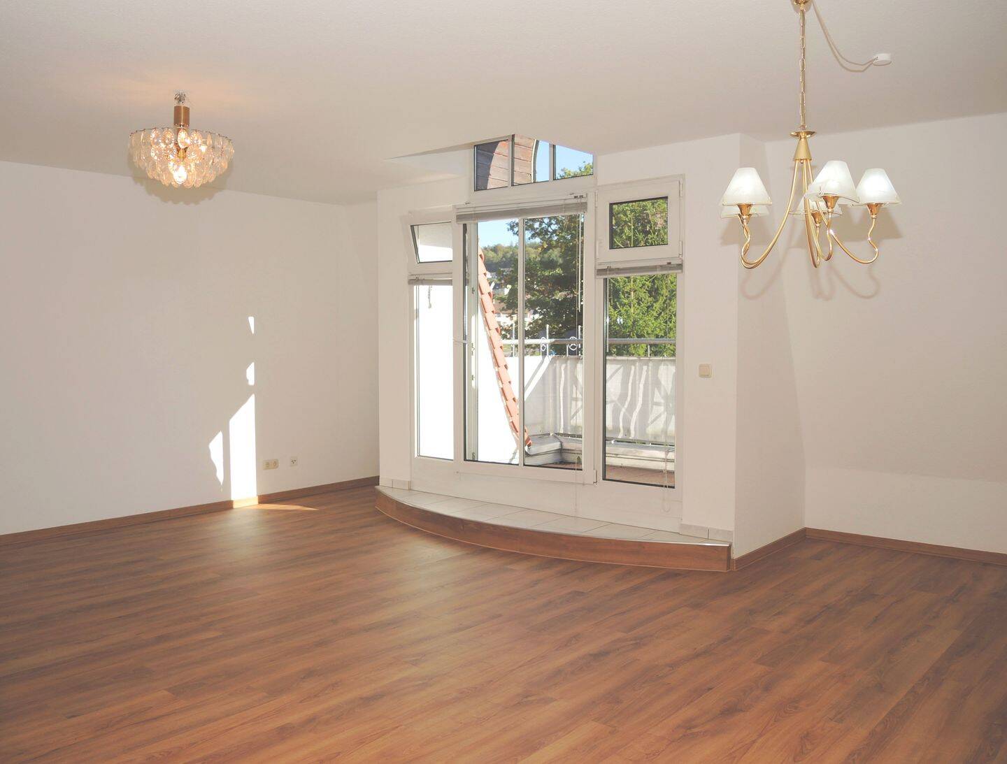 Gehobene 2-Zimmer-Wohnung inkl. Einbauküche, Südbalkon und Tiefgarage, 97769 Bad Brückenau