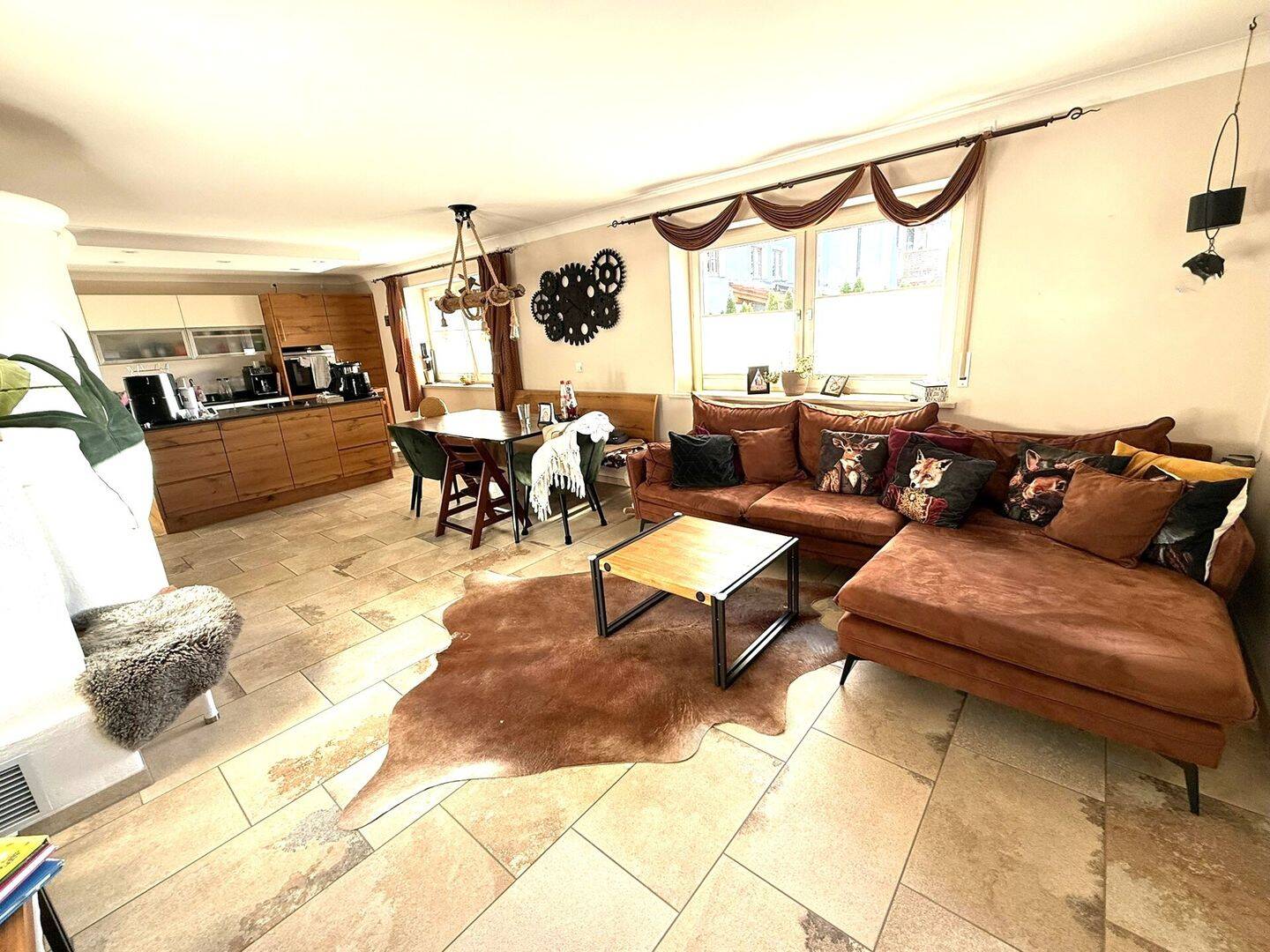 gehobene 6-Zimmer-Wohnung mit Gartenanteil/Wintergarten, 83132 Pittenhart
