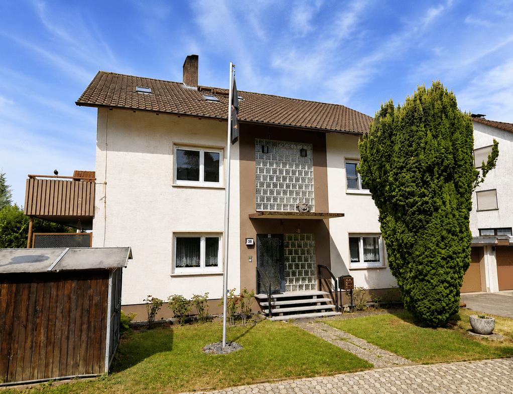 Großzügiges Dreifamilienhaus, Garten und Doppelgarage, 64646 Heppenheim (Bergstraße)