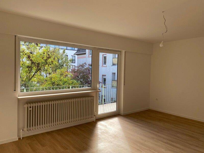 Familien willkommen – 4-Zimmer-Wohnung mit Balkon, 60433 Frankfurt am Main (Bonames Dornbusch Eschersheim Frankfurter Berg Preungesheim)