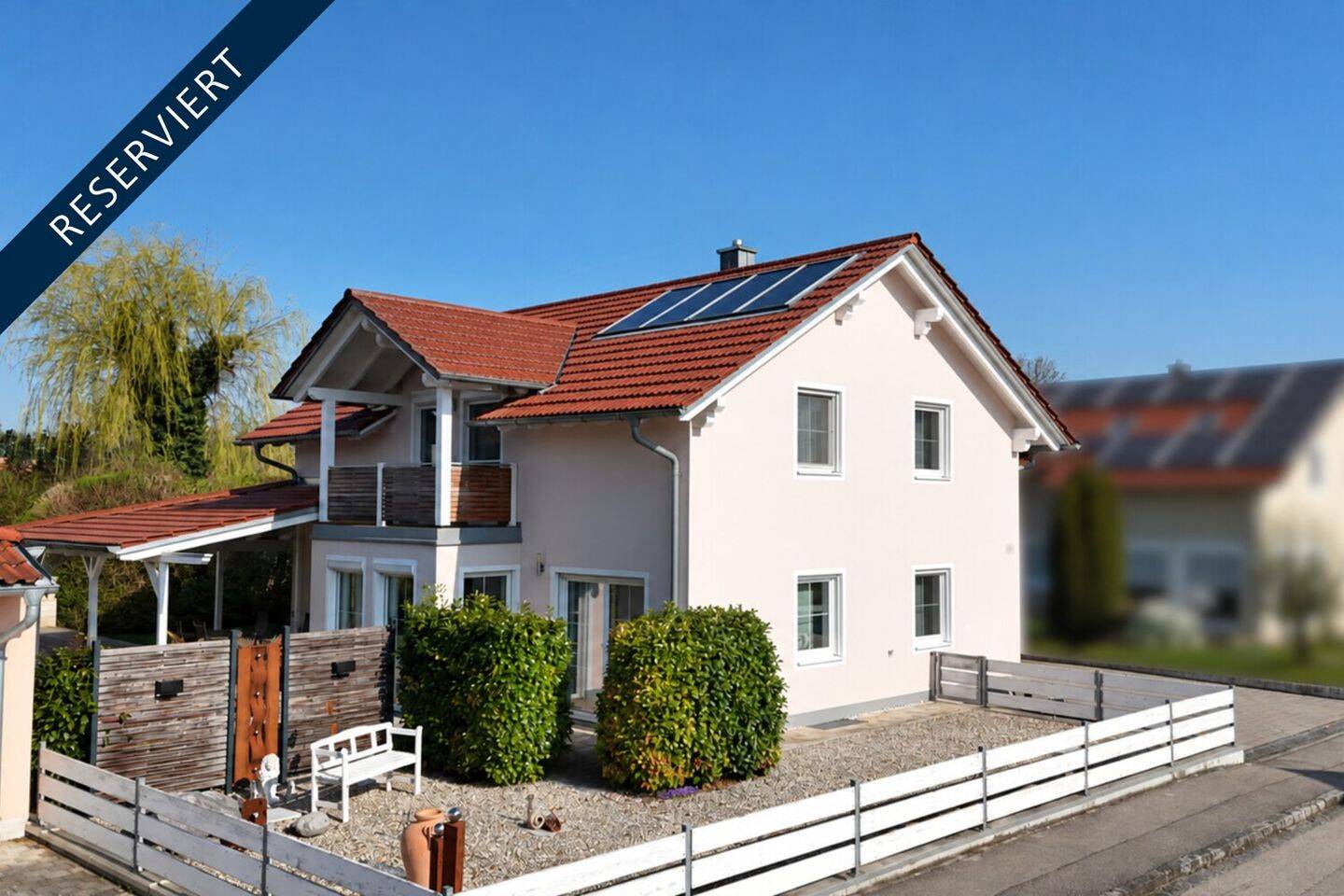 Nicht von der Stange – Energieeffizienter Wohntraum mit Sichtdachstuhl und sonnigem Garten, 84547 Emmerting