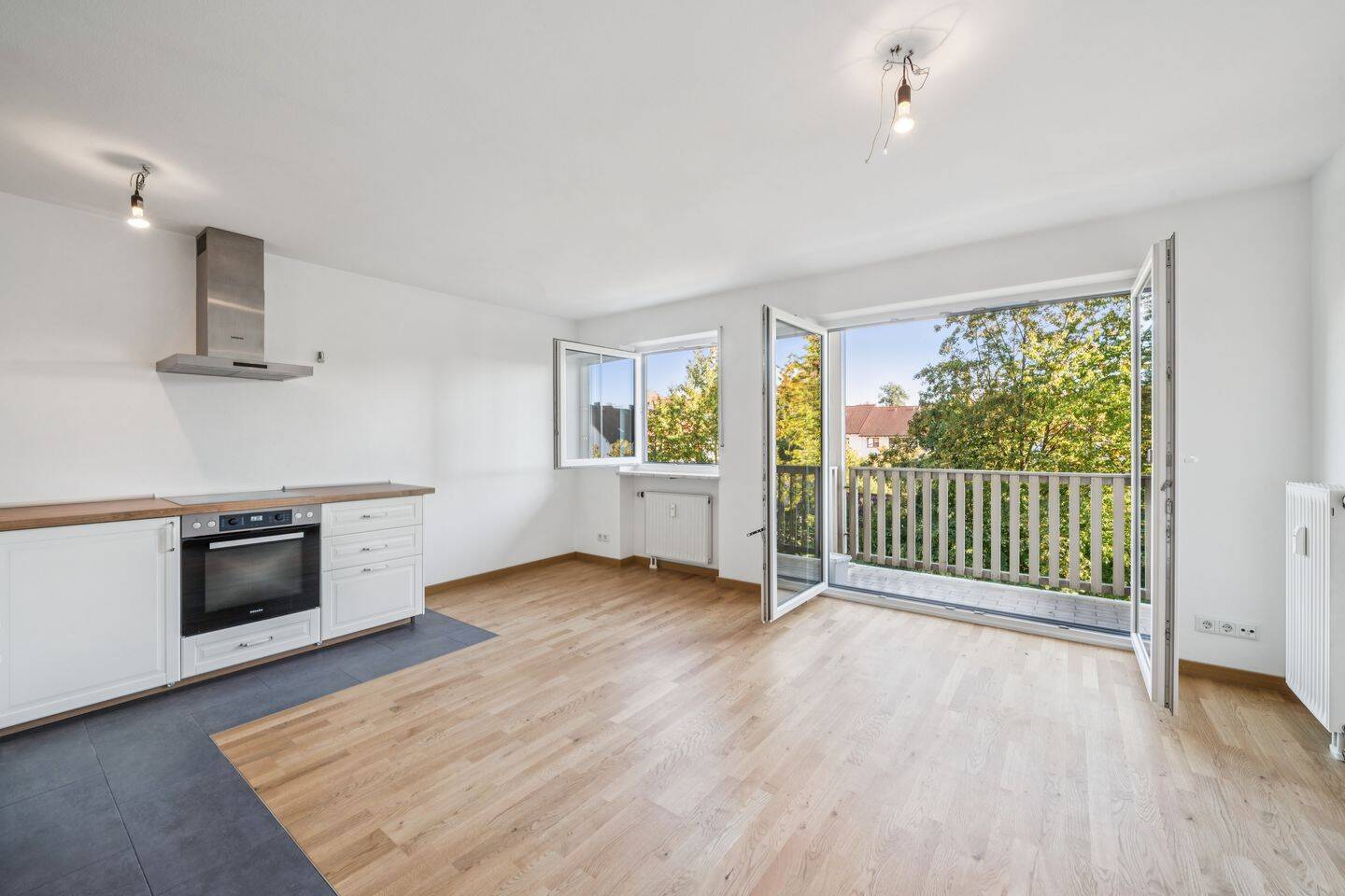 Modernes Wohnen: Lichtdurchflutete 2-Zimmer-Wohnung, frisch renoviert, mit neuem Bad und Einbauküche, 85356 Freising