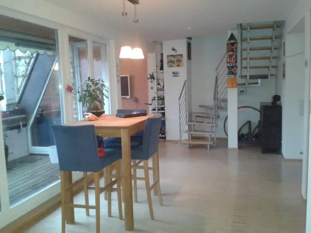 Geräumige, umfassend renovierte Maisonette-Wohnung mit Dachterrasse, 90443 Nürnberg