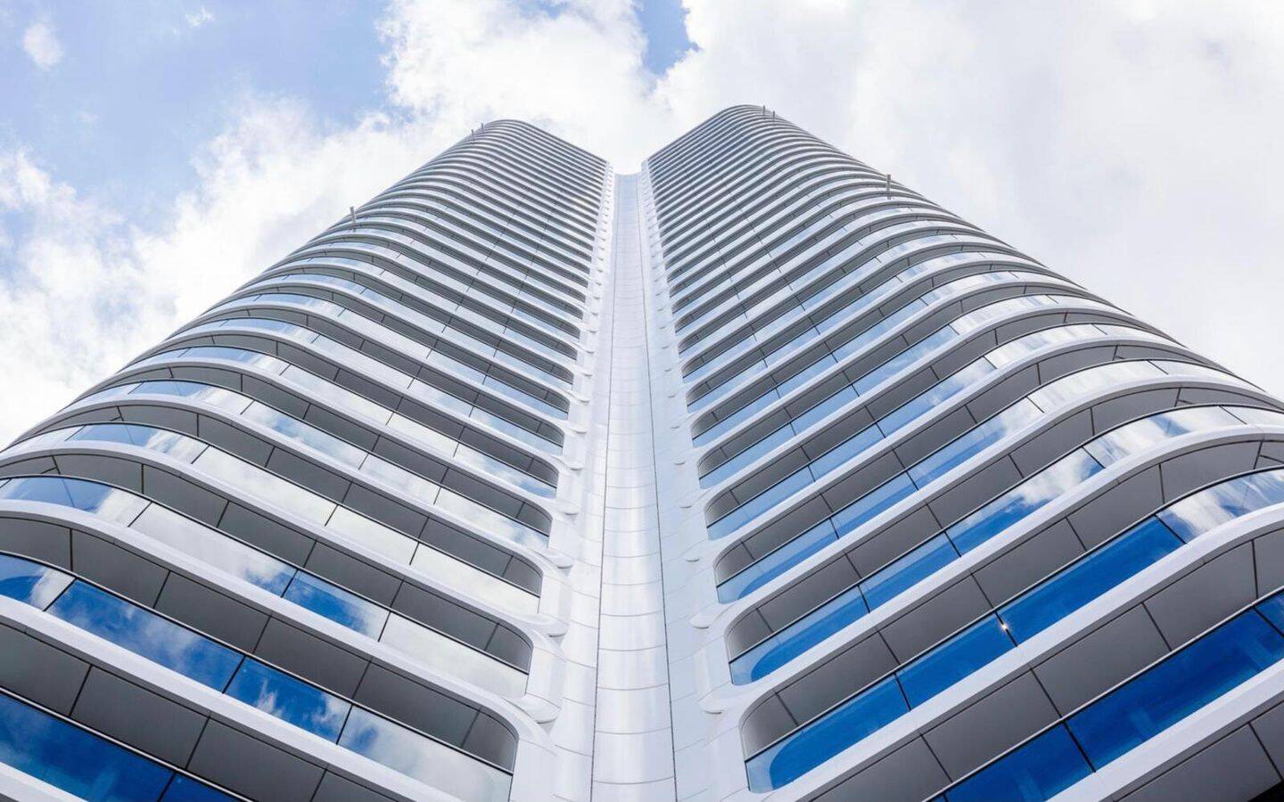 3-Zimmer Skyline-Apartment im Grand Tower, 60327 Frankfurt am Main (Gallus Gutleutviertel Westend-Süd)