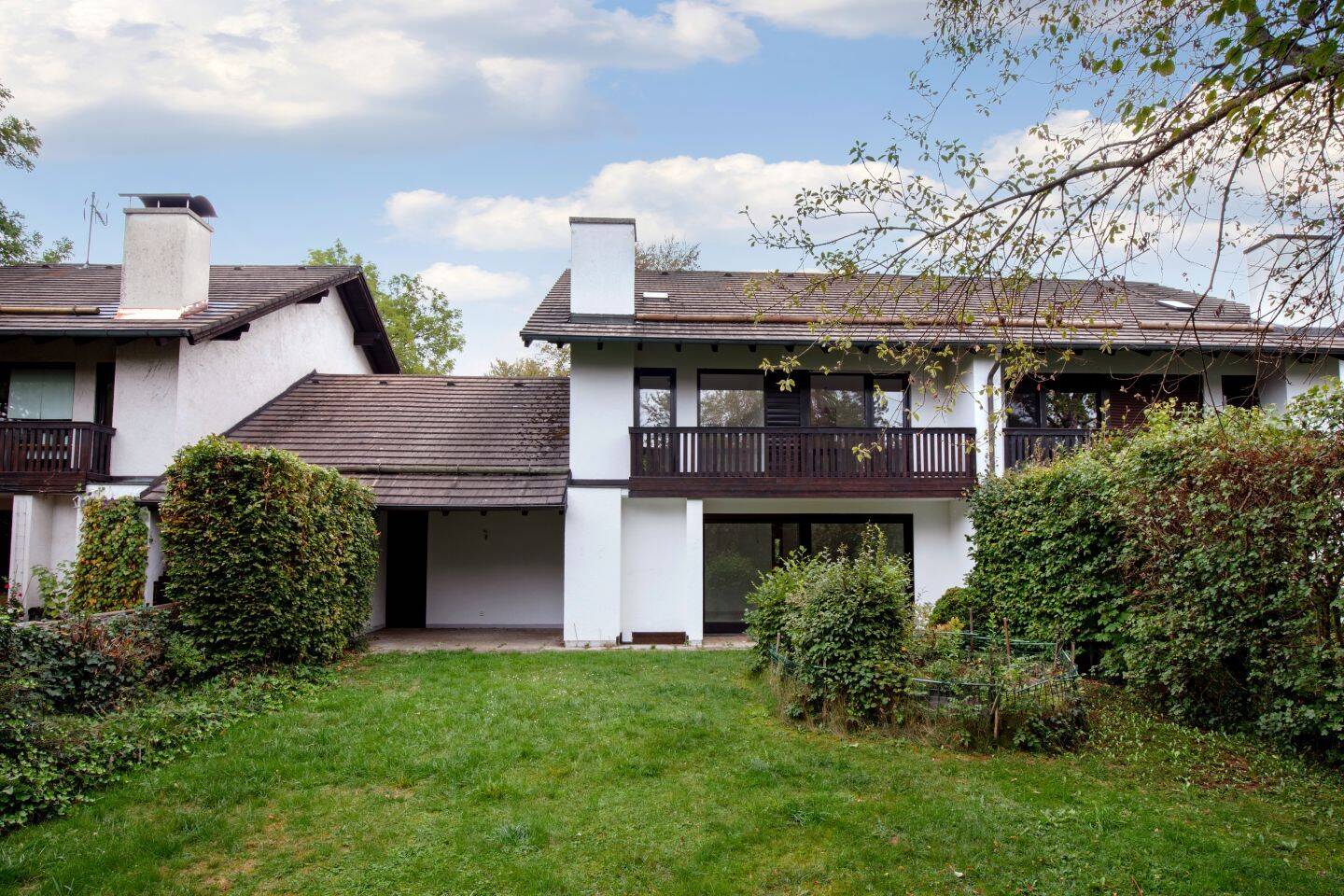 Bezugsfreie Doppelhaushälfte mit großzügigem Westgrundstück in ruhiger Lage von Riemerling, 85521 Hohenbrunn
