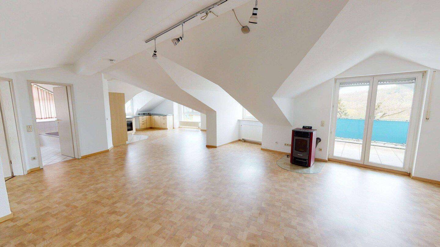 Gemütliche 2ZKB Dachgeschoss-Wohnung mit EBK und Balkon mit tollem Ausblick, 65618 Selters (Taunus)