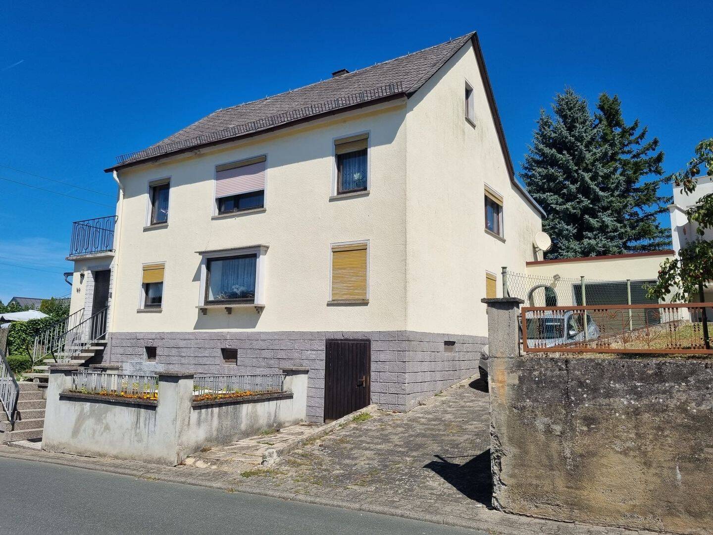 Elbtal: Ein Haus mit vielen Möglichkeiten, sonnige Lage und Garten, 65627 Elbtal