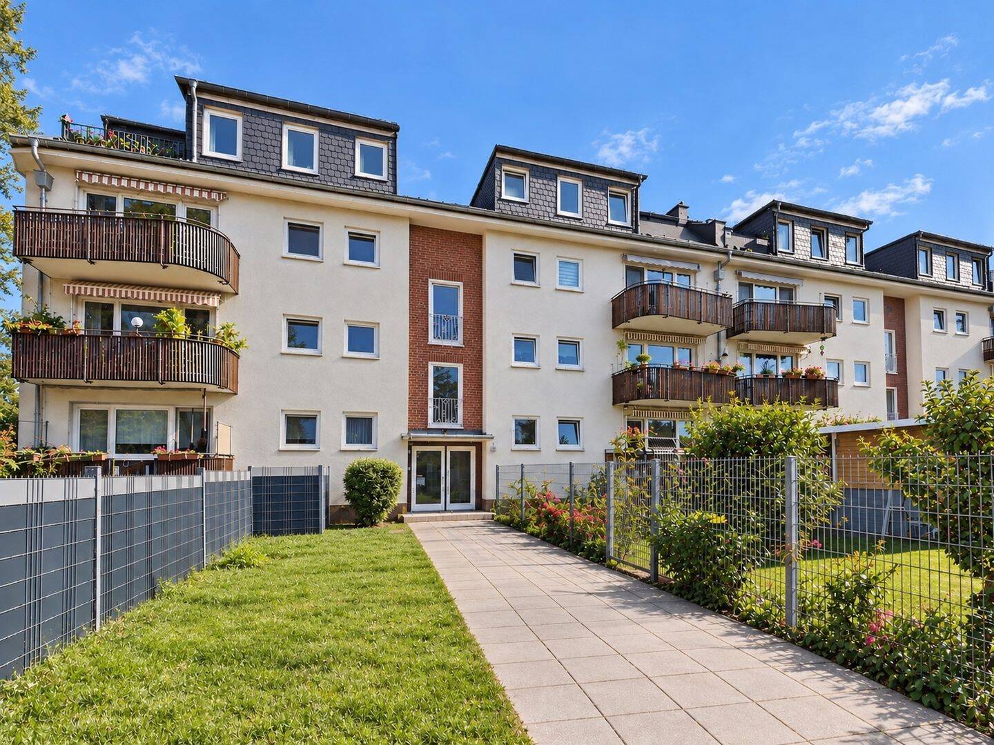 4 Zimmer Eigentumswohnung mit hochwertiger Einbauküche in Köln Mülheim ( Bruder-Klaus Siedlung), 51063 Köln (Mülheim Buchheim Stammheim)