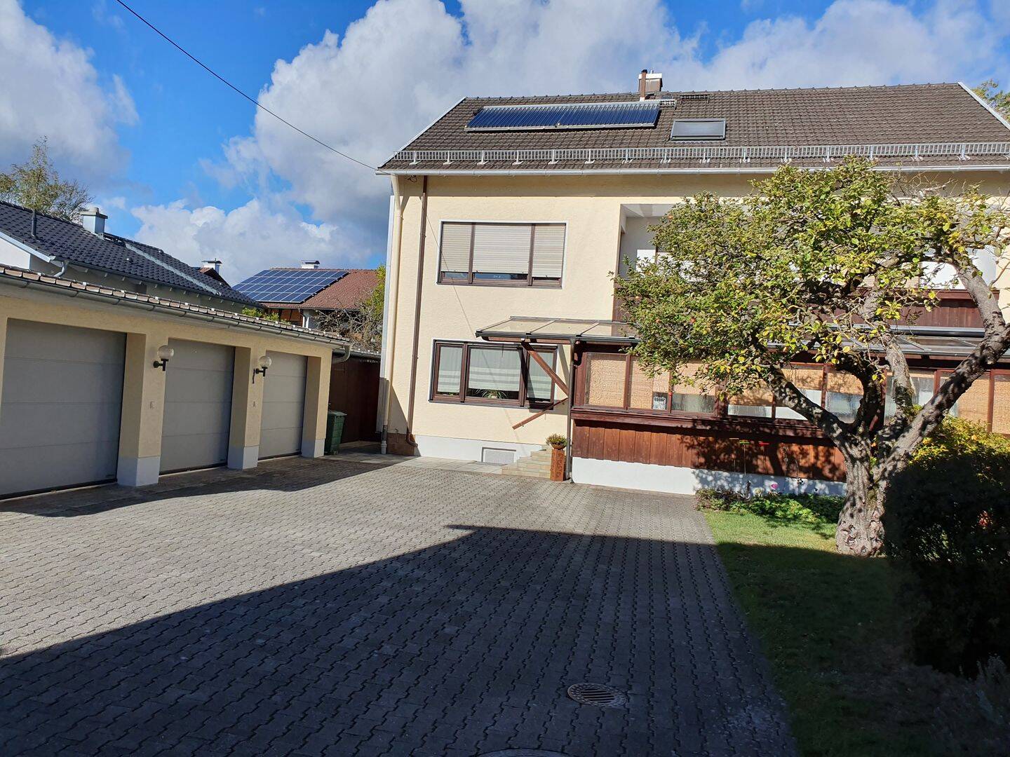 * GROSSZÜGIG und HELL * — Ruhige 4,5-ZIMMER im ZFH – Mit GARAGE, 84478 Waldkraiburg