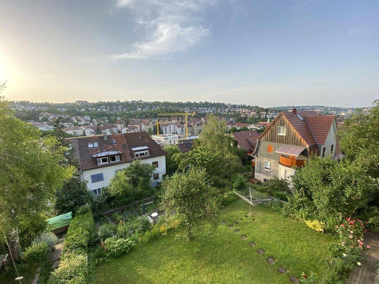 Sonnige Panorama-Wohnung in Stuttgart-West – Halbhöhenlage, zwei Balkone & viel Grün, 70197 Stuttgart (West)