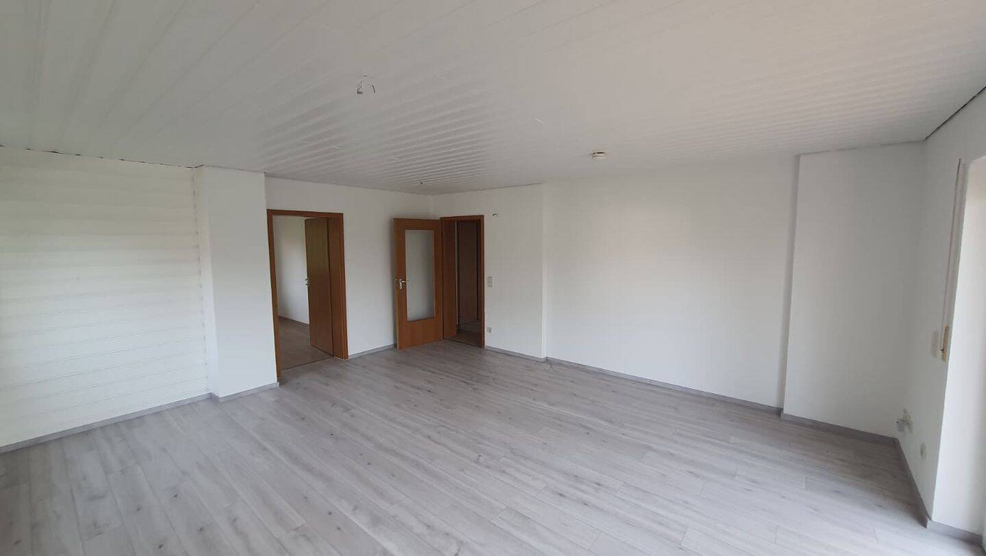 Wohnung mit Balkon im 1. Stock, 90469 Nürnberg (Falkenheim Gartenstadt Kettelersiedlung Langwasser Rangierbahnhof)