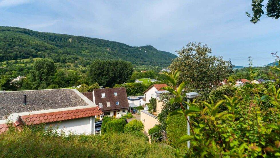 Wohnen mit Traumaussicht: 2-Zimmer-Wohnung in Bad Urach, 72574 Bad Urach