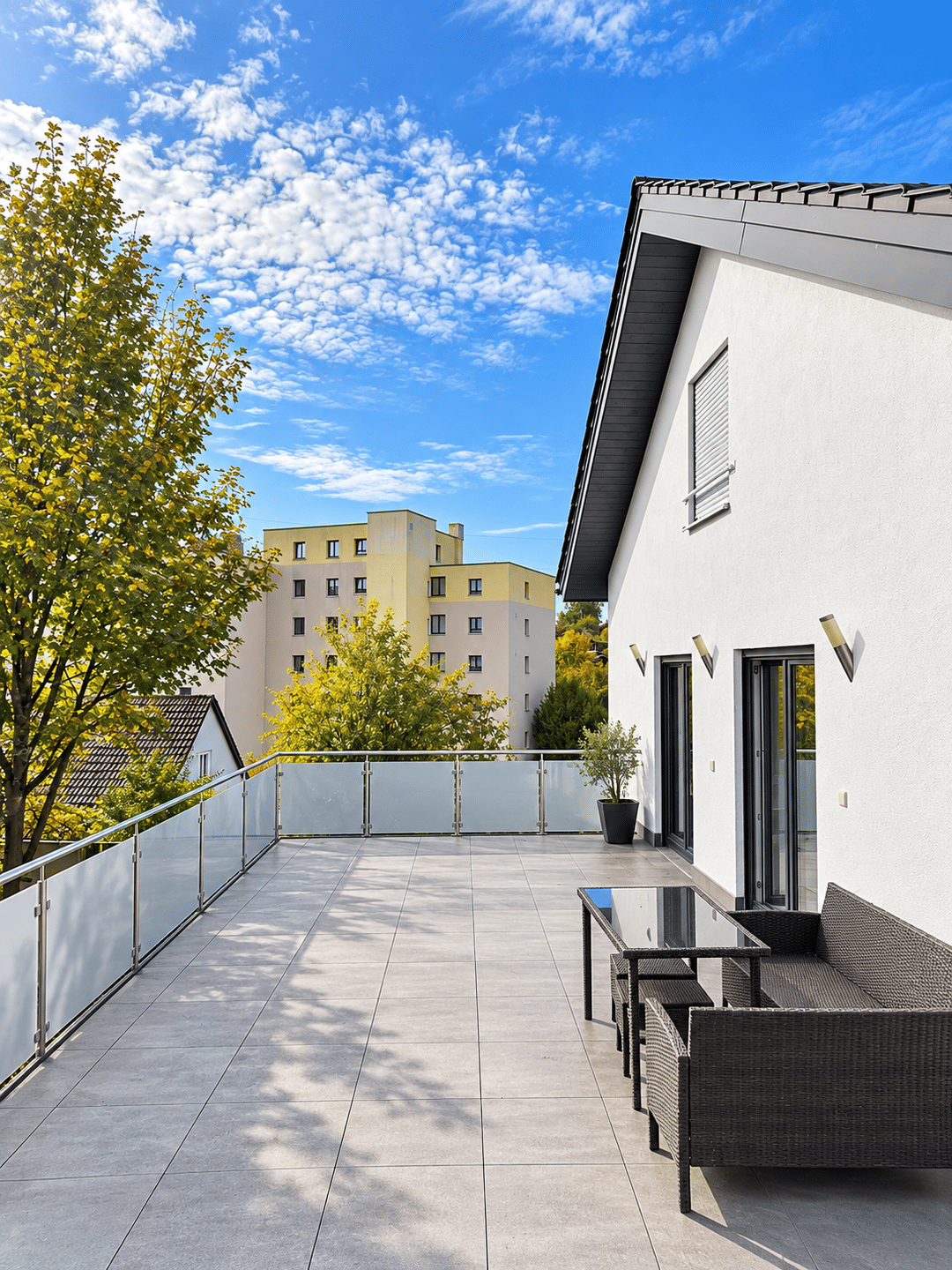 Frisch renovierte 3-Zimmer-Wohnung mit großer Terrasse & neuer Einbauküche in Passau, 94036 Passau (Abraham Haidenhof-Nord Haidenhof-Süd Heining Kohlbruck)