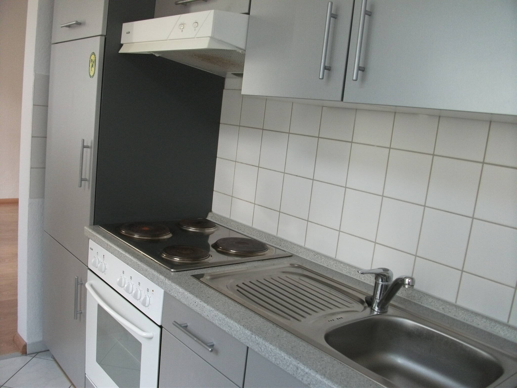 %%% gut & günstig- 1 Raum Wohnung inkl. EBK zum Wohnfühlen %%%%, 9131 Chemnitz (Ebersdorf Hilbersdorf)
