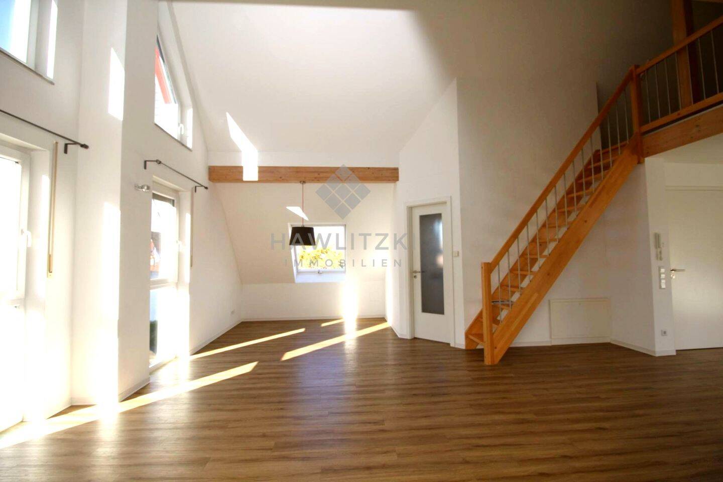 Moderne, geräumige Wohnung mit Galerie, Loggia und TG-Stellplatz, 76287 Rheinstetten