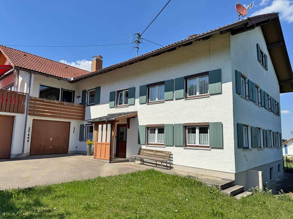 Ehemaliges Bauernhaus – Mehrgenerationenhaus mit 2 Einliegerwohnungen in ruhiger Lage!, 87634 Obergünzburg