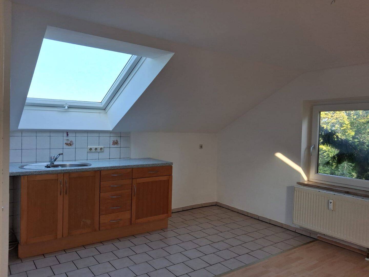 Schöne 2 Zimmer Wohnung Im Dachgeschoß, 83607 Holzkirchen
