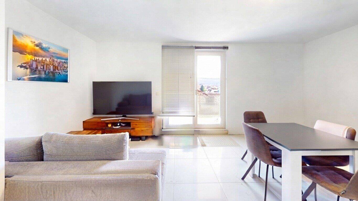 95 m² Erdgeschosswohnung mit großem Balkon & Burgblick in Neuffen, 72639 Neuffen
