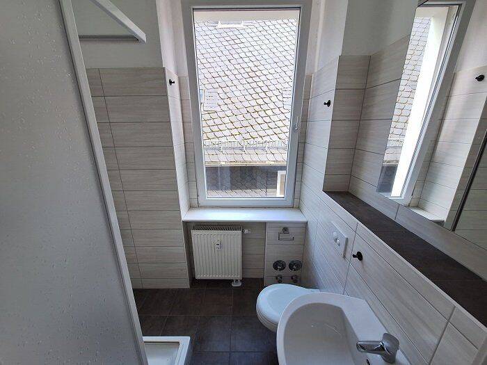 frisch sanierte 5 Raumwohnung mit Balkon und Stellplatz auf Wunsch in Hartmannsdorf, 9232 Hartmannsdorf