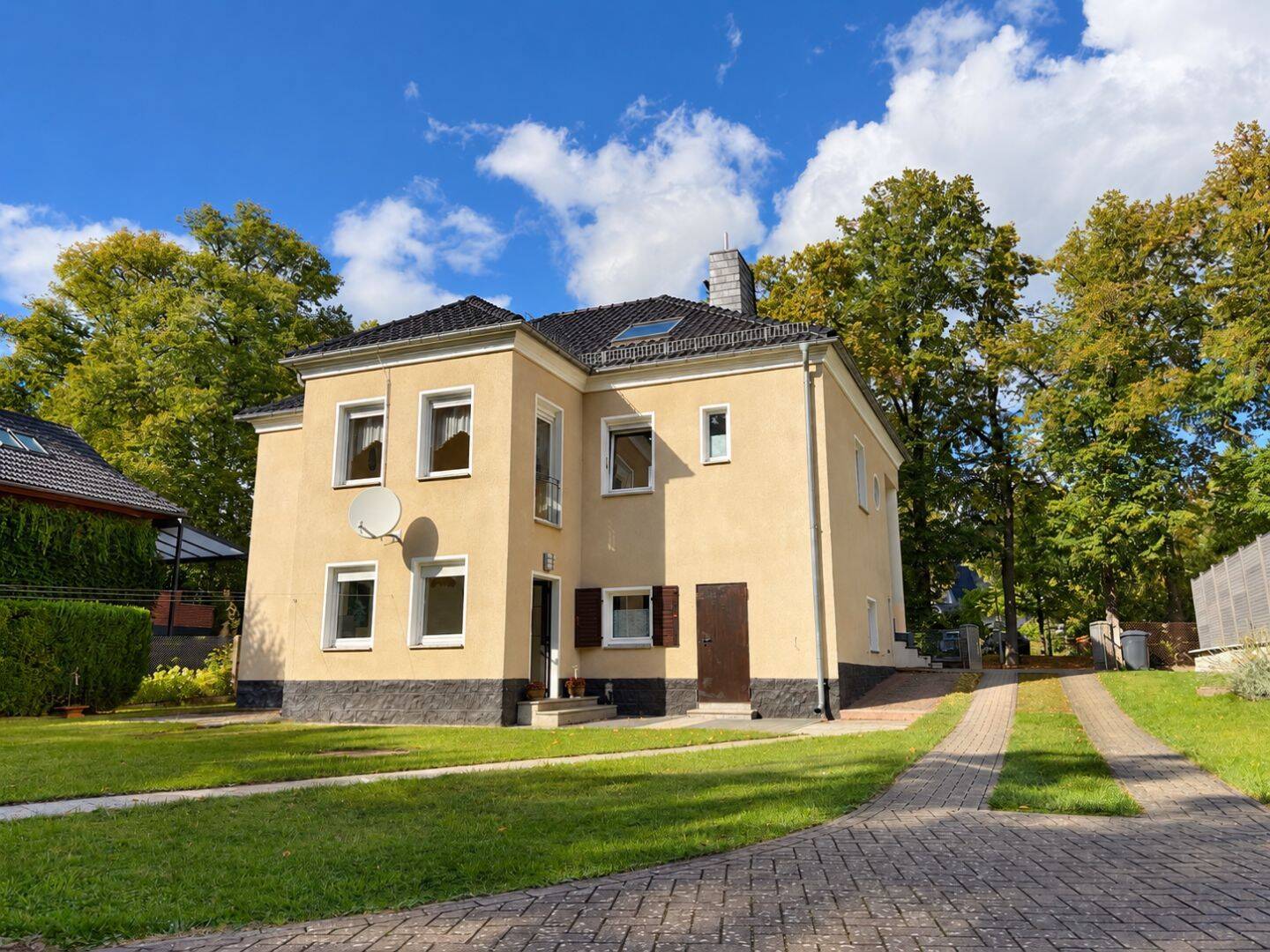 Einfamilienhaus mit Einliegerwohnung und großzügigem Grundstück in Erkner, 15537 Erkner