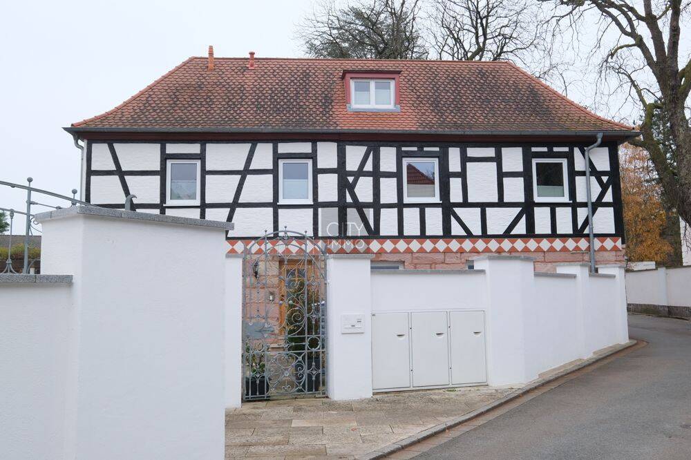 Repräsentatives Anwesen in Weiherhaus – Wohnen u. Arbeiten möglich – Stellplätze vorhanden, 90455 Nürnberg