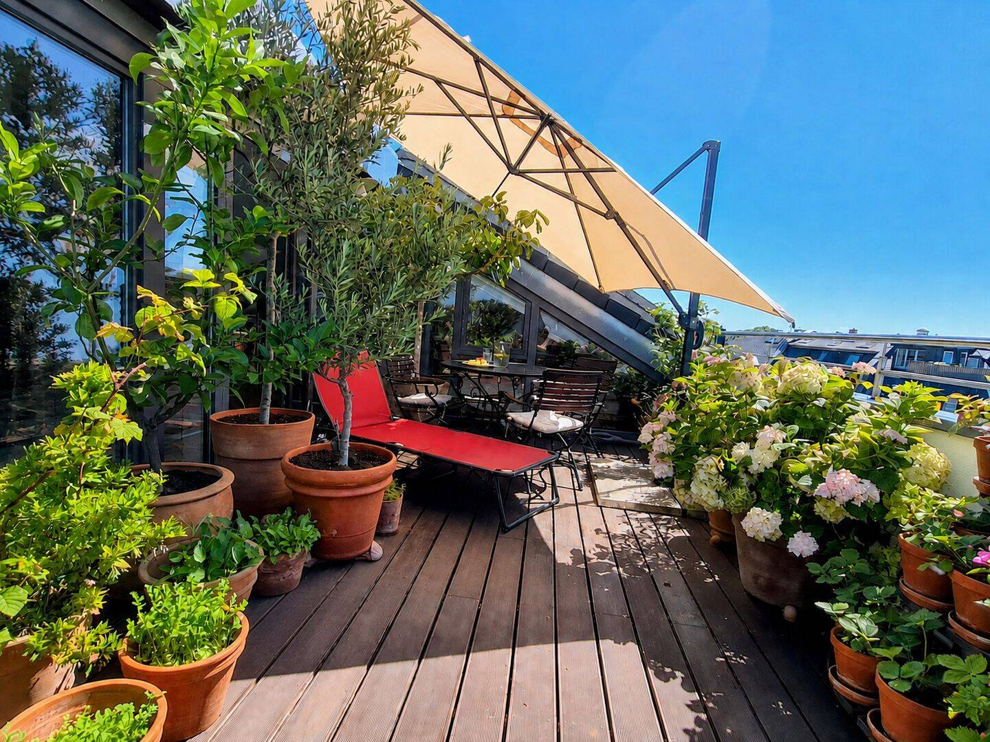 Großzügige Altbaumaisonette mit Dachloggia und Gartennutzung, 60389 Frankfurt am Main (Bergen-Enkheim Bornheim Nordend-Ost Nordend-West Seckbach)