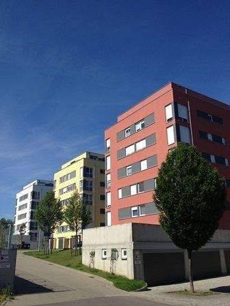 Hochwertige 2-Raum Wohnung an der Elbe mit Balkon, Garage und Einbauküche lässt keine Wünsche offen., 39104 Magdeburg (Altstadt Buckau)