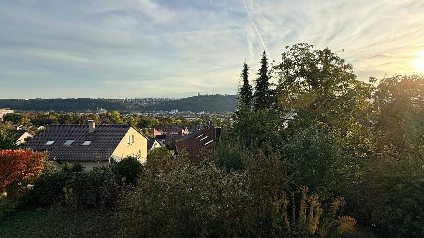 Esslingen zu Füßen. Zwei Zimmer mit Weitblick und geschützter Terrasse., 73728 Esslingen am Neckar