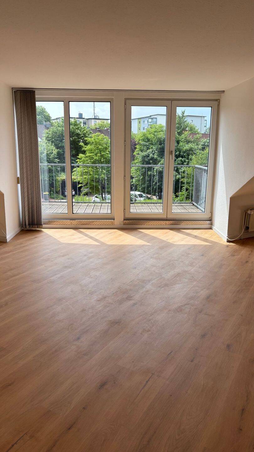 Lichtdurchflutete 2-Zimmer-Dachgeschosswohnung mit großem Südbalkon, 21465 Wentorf bei Hamburg