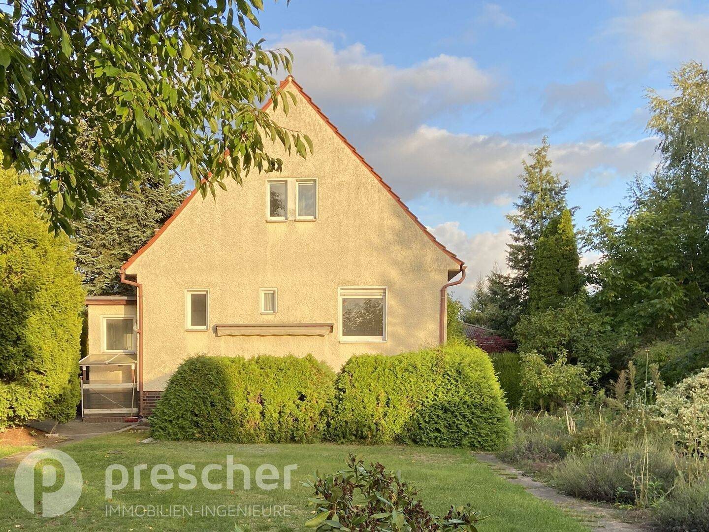 Freistehendes Einfamilienhaus in Blankenburg – 736 m² Grundstück, Garten & Potenzial, 13129 Berlin (Pankow)