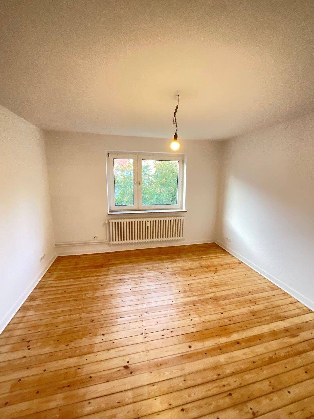 Sanierte 2 Zimmer Wohnung zum wohl fühlen., 24148 Kiel (Ellerbek Wellingdorf)