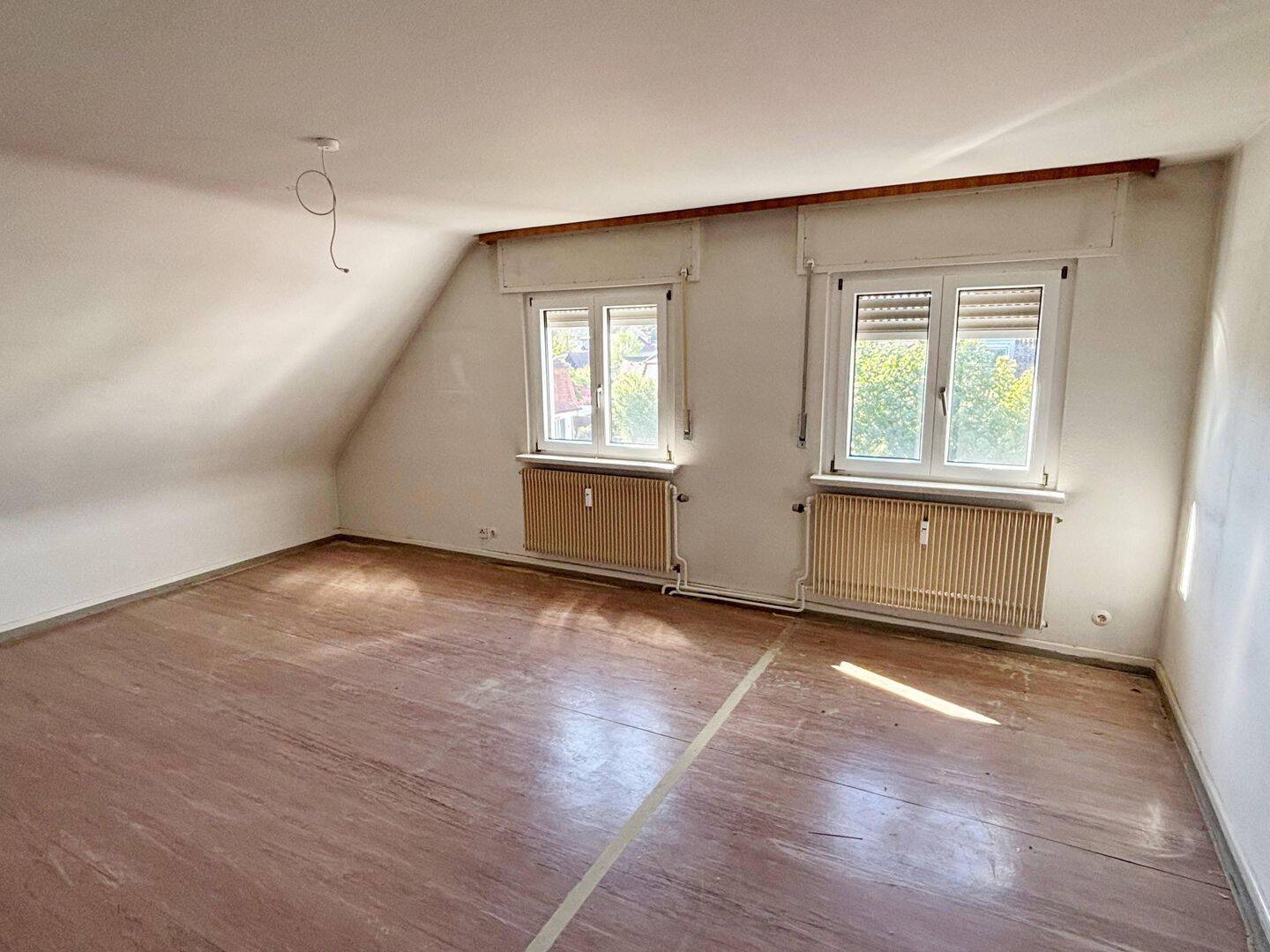 Großzügige Wohnung mit Renovierungsbedarf, 79650 Schopfheim