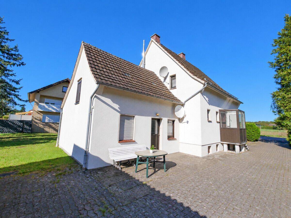 Viel Platz für neue Ideen: Einfamilienhaus auf 1.415 m² mit 5 Garagen, 33161 Hövelhof