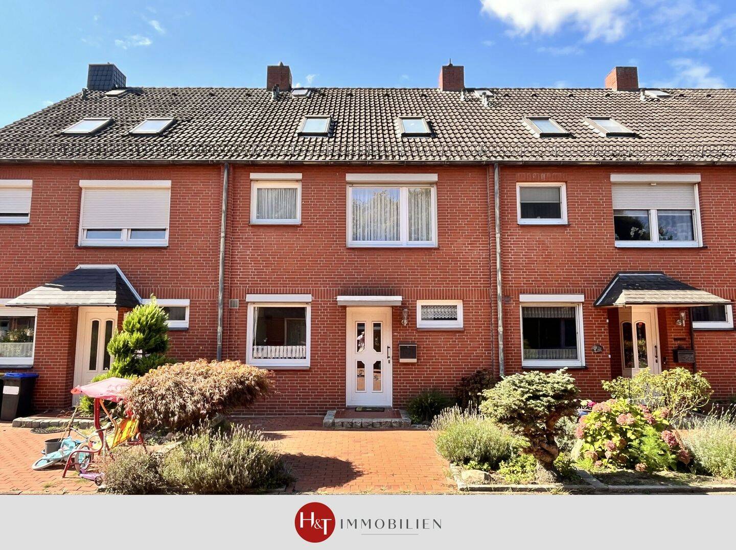 Raumwunder! – Reihenhaus mit Garten und zwei Garagen!, 28277 Bremen (Kattenesch Kattenturm)